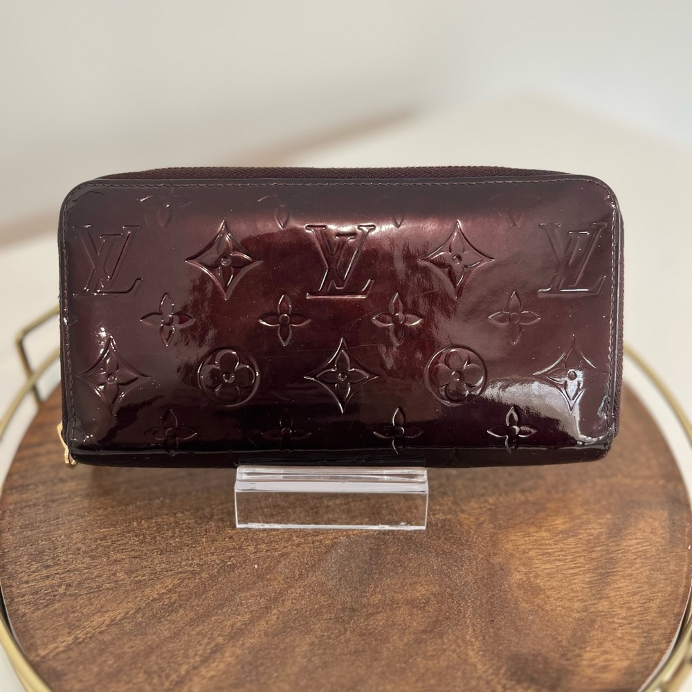 Louis Vuitton Amarante Vernis International Wallet - Picture 1 of 6
